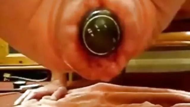 Amateur Frau saugt und reife damen kostenlos erotische videos Pfund Hubby ' s Schwanz