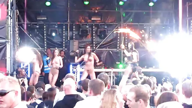 Yuma Nakata reife frauen pornos wird gefickt